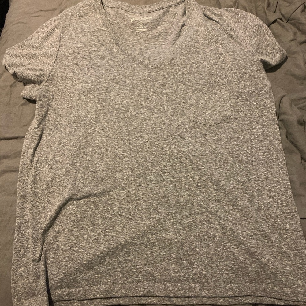 Universal threads t-shirt